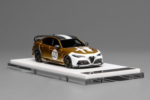 MH64009OG MOTORHELIX 1:64 Alfa Romeo Giulia GTAm Ocra GT Gold model car