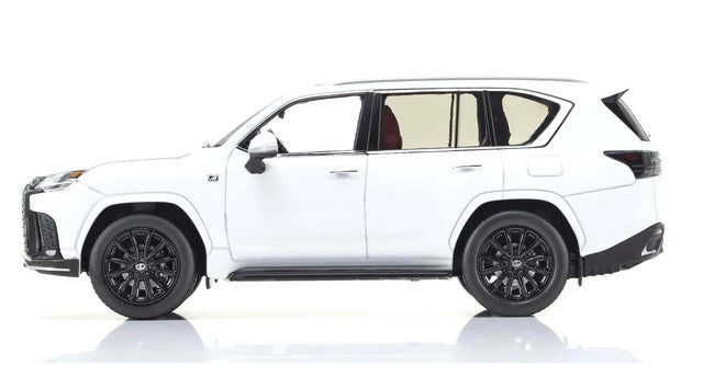 KS03909FW KYOSHO 1:43 Lexus LX 600 F SPORT White Nova GF Export Only LHD model car