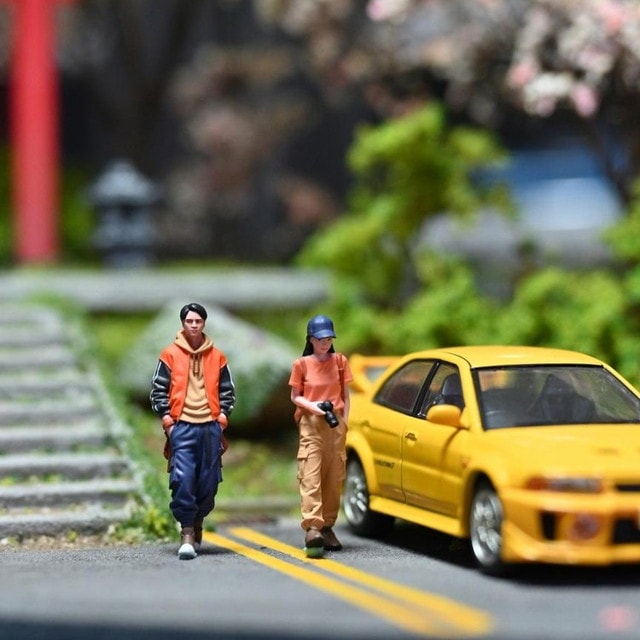 [ Pre-order ] EHC2025092603 EHC Model 1:64 Travel Photography Duo Orange Couple Figure