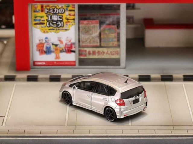 [ Pre-order ] SW Street Weapon 1:64 Honda Fit Jazz GE8 RS Silver