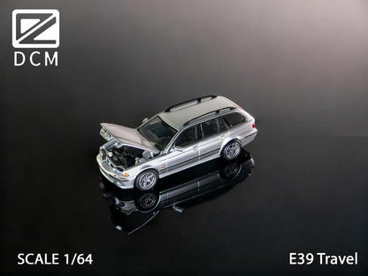 [ Pre-order ] DCM 1:64 E39 Touring Brilliant Silver