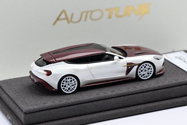 [ Pre-order ] Autotune Model 1:64 Aston Martin Vanquish Zagato Shooting Brake, Pearl White/Red Carbon Fiber