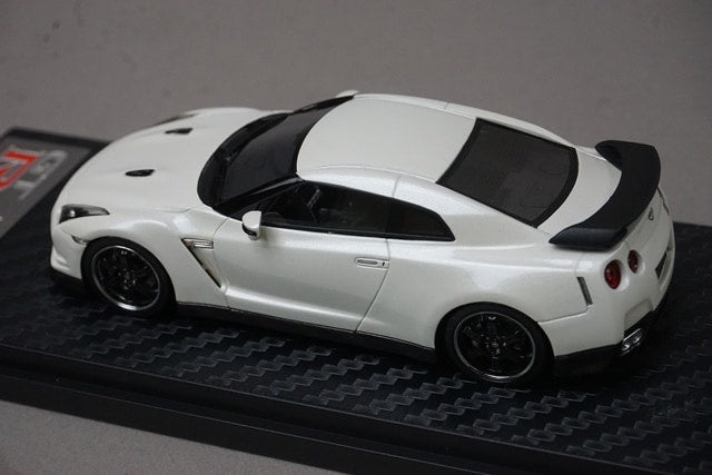 1:43 HPI 8438 Nissan GT-R (R35) SpecV Brilliant White Pearl