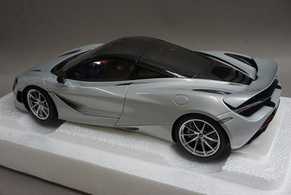 1:18 AUTOart 76071 McLaren 720s Metallic White model car