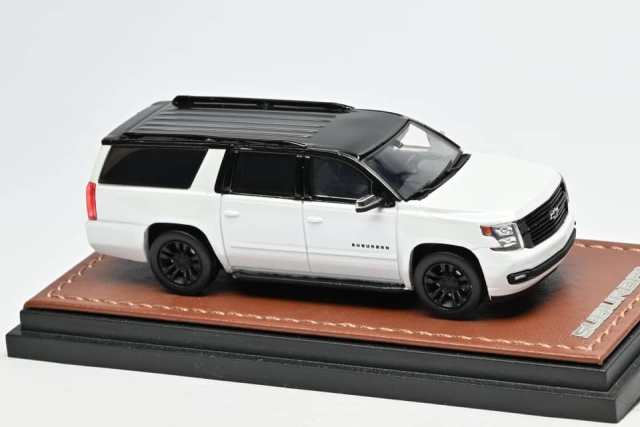 [ Pre-order ] GOC 1:64 Chevrolet Suburban in Pearl White Panda Color