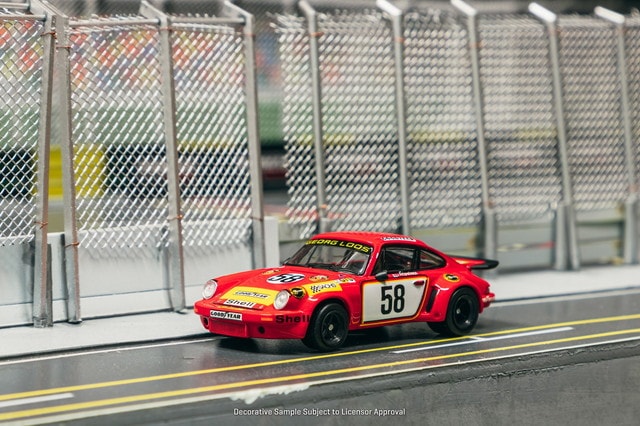 [ Pre-order ] Tarmac Works 1:64 Porsche 911 Carrera RSR 3.0 #58, 24 Hours of Le Mans, 1975 (T64S-024-75LM58)