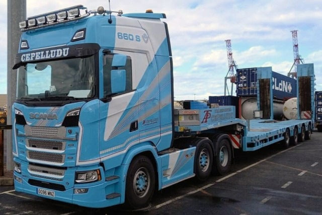 [ Pre-order ] 01-5147 WSI 1:50 SCANIA Cepelludo S HIGHLINE CS20H 6X2 TWIN STEER SEMI LOW LOADER WITH RAMPS 4 AXLE