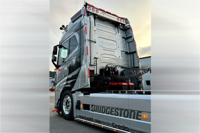 [ Pre-order ] 01-4963 WSI 1:50 Volvo Tank Cargo FH5 GLOBETROTTER XL 6X2 TAG AXLE