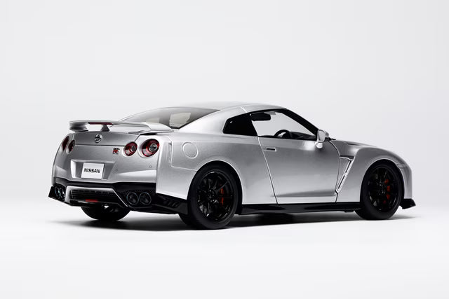 M83505 MOTORHELIX 1:18 Nissan GT-R (R35) Track Edition Engineered By NISMO 2020 Ultimate Metal Silver