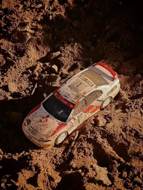 [ Pre-order ] Bliss Mold 1:64 Mitsubishi Galant Mk8 VR4 White Rally #1 Dirty Mud Splash