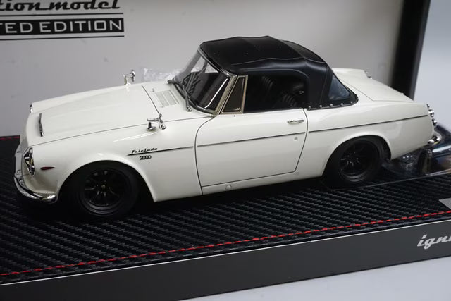 1:18 ignition model IG2708 Nissan Datsun Fairlady 2000 (SR311) White with U20 engine
