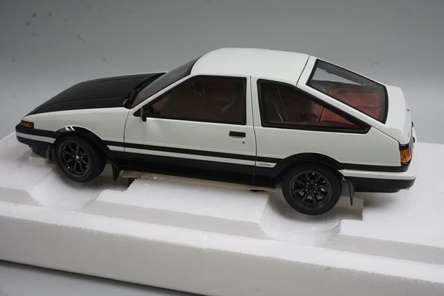 1:18 AUTOart 78786 Toyota Sprinter Trueno (AE86) Initial D Project D Final Version