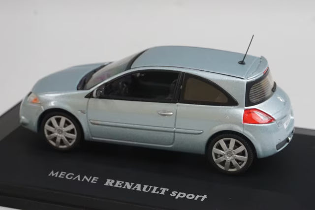1:43 Universal Hobbies E2051 Renault Sport Megane Metallic Silver