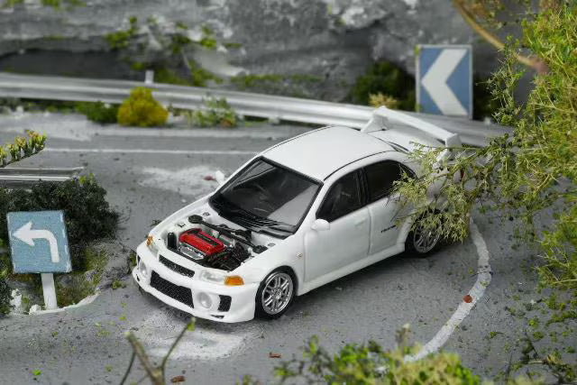 [ Pre-order ] M64103 MOTORHELIX 1:64 Mitsubishi Lancer Evolution V GSR Scotia White