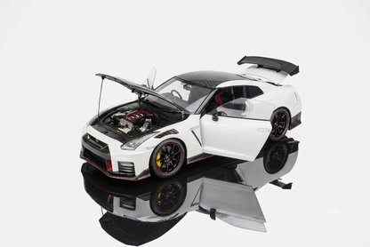 [ Pre-order ] M83526 MOTORHELIX 1:18 Nissan GT-R NISMO (R35) Special Edition 2022 Brilliant White Pearl