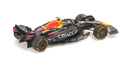 [ Back-order ] MINICHAMPS 417221711 1:43 Oracle RB18 Perez Singapore GP 2022 Winner model car