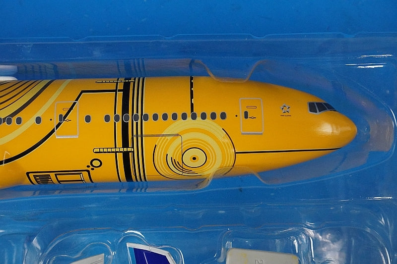 1:200 B777-200ER ANA STAR WARS C-3PO JA743A ANA airplane model