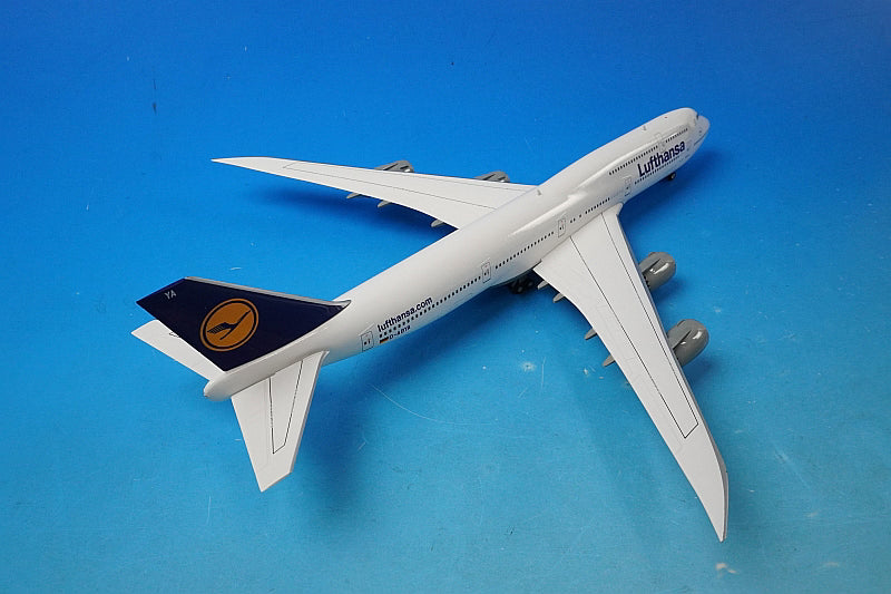 1:200 B747-8i Lufthansa D-ABYA 553759 Herpa airplane model