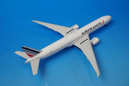 1:400 B777-300ER Air France F-GZND 04400 Phoenix airplane model