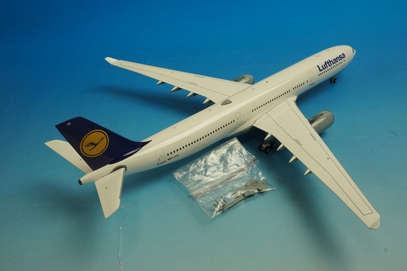 1:200 A330-300 Lufthansa Football B-LH330-001 B-Models airplane model