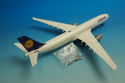 1:200 A330-300 Lufthansa Football B-LH330-001 B-Models airplane model