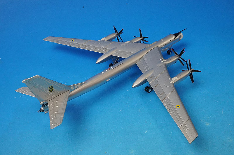 1:200 Tu-95MS Bear H Ukrainian Air Force 106th Heavy Bomber Division (Portava Museum Preservation Machine)#01 556538 Herpa