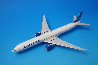1:400 B777-300ER United N2352U 73008 NG Model airplane model