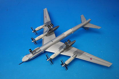 1:200 Tupolev Tu-95MS Bear H Russian Air Force 184th Guards Heavy Bomber Regiment Engels 2 Air Base 558204 Herpa airplane model