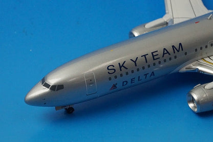 1:200 B737-800 Delta SkyTeam N3765 IF7380611 INFLIGHT airplane model