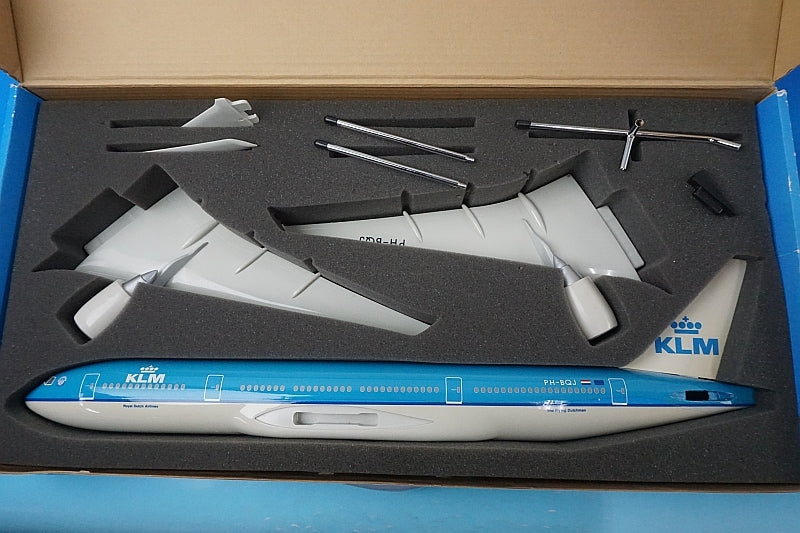1:100 B777-200 KLM Netherlands PH-BQJ airplane model