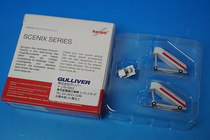 1:200 Airport Diorama Accessories Boarding Ramp (60's Style) Set of 2 *Medium size aircraft Red 551809 Herpa