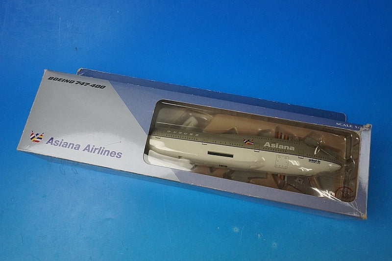 1:200 B747-400 Asiana HL7428 1240 Hogan airplane model