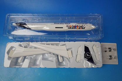 1:200 A330-300 Lufthansa Diversity Fanhansa D-AIKQ LW200DLH026 LIMOX airplane model