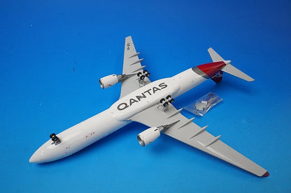 1:200 A330-300 Qantas Rainbow Roo VH-QPJ XX2323 JC Wings airplane model