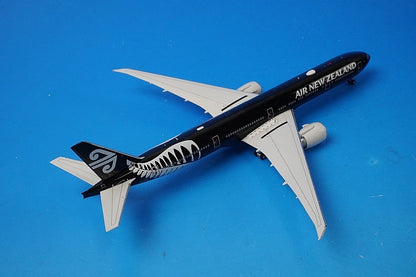 1:400 B777-300ER New Zealand All Blacks ZK-OKQ AV4115 Aviation airplane model
