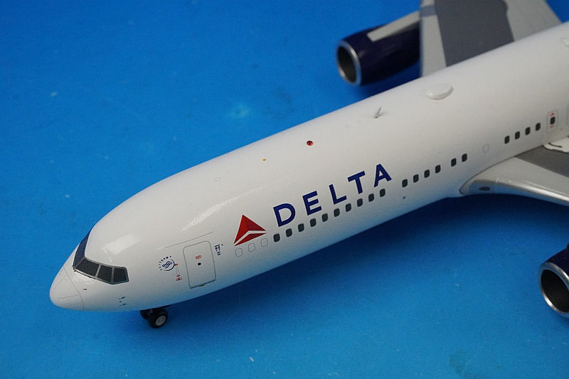 1:200 B767-300ER Delta N174DZ G2DAL683 Gemini airplane model