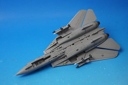 1:72 F-14A Tomcat, US Navy, Fighter Squadron 84, Jolly Rogers, Commander's (CO) aircraft, deployed on the aircraft carrier USS Theodore Roosevelt #201/#162692 HA5212 Hobby Master airplane model