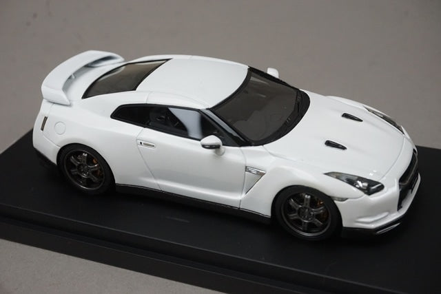1:43 HPI 8414 Nissan GT-R (R35) NISMO Clubsport White