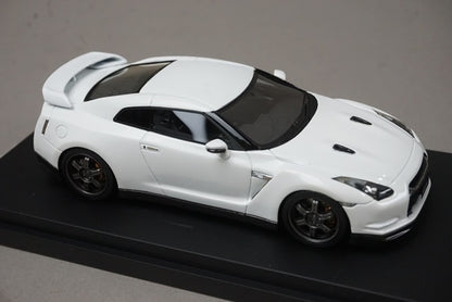 1:43 HPI 8414 Nissan GT-R (R35) NISMO Clubsport White