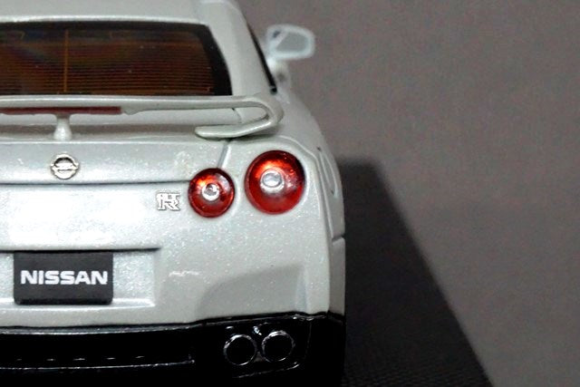 1:43 EBBRO 44037 Nissan GT-R 2007 White Pearl