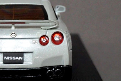 1:43 EBBRO 44037 Nissan GT-R 2007 White Pearl