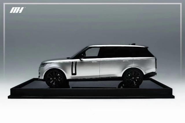 MOTORHELIX 1:18 Land Rover Range Rover Silver Limited to 149 units