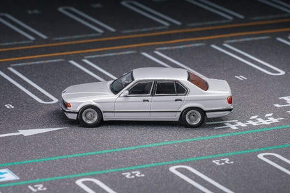 DCM 1:64 BMW E32 7-Series Sedan White