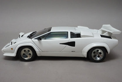 1:18 AUTOart 74532 Lamborghini Countach 5000S White model car