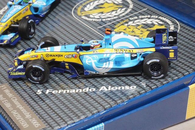 1:43 MINICHAMPS Renault R25 2005 F1 World Champion Team Set Tobacco Spec.