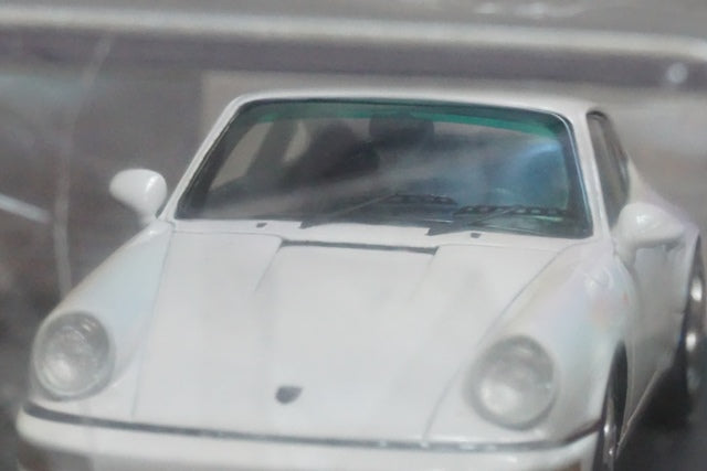 1:43 SPARK S2044 Porsche 911 Carrera RS Coupe 1992