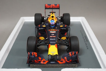 1:18 SPARK 18S311 Red Bull Racing TAG Heuer RB13 Malaysian GP Win M.Verstappen