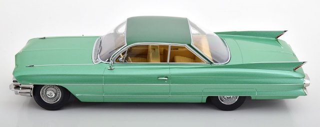 KKDC181253 KK scale 1:18 Cadillac Series 62 Coupe DeVille 1961 in Light Green Metallic/Green Metallic