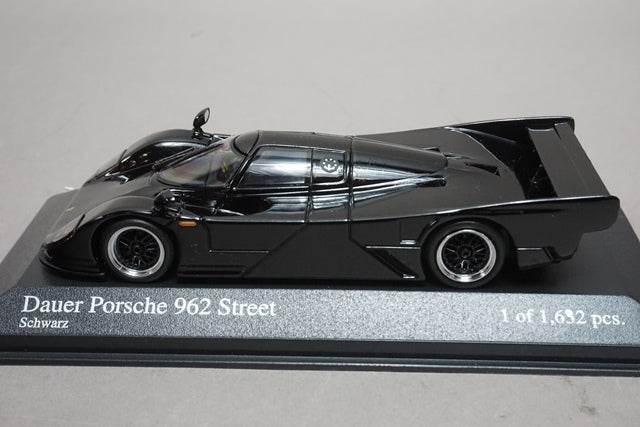 1:43 MINICHAMPS 430064002 Dauer Porsche 962 Street