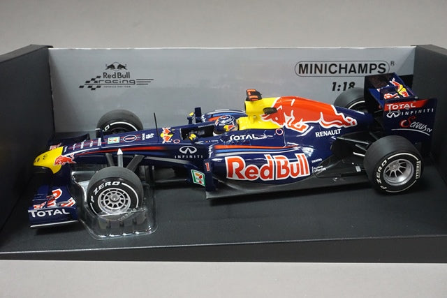 1:18 MINICHAMPS 110110301 Red Bull Racing Renault RB7 Japan GP 2011 S.Vettel #1